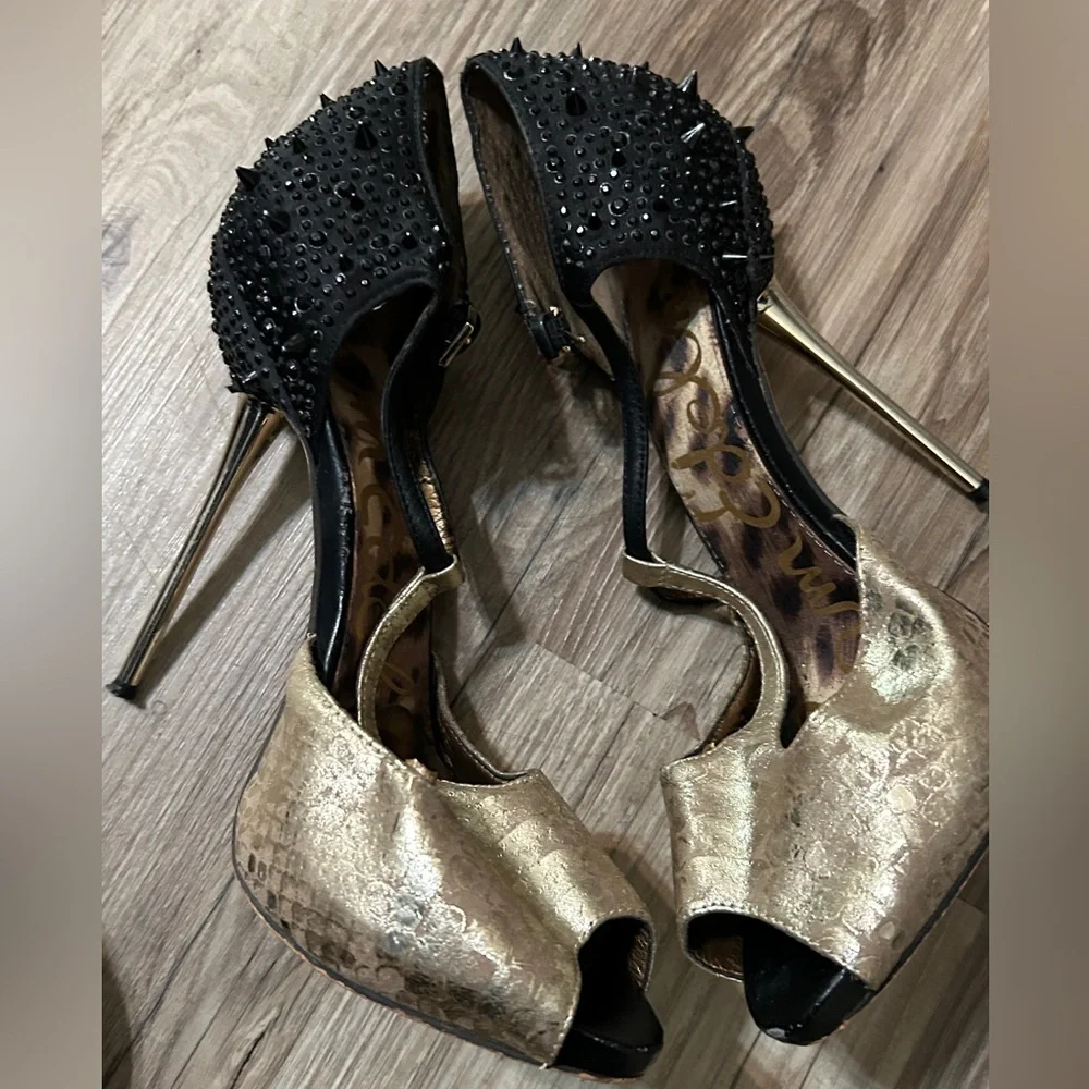 Designer Sam Edelman Scarlett Black /Gold Suede Leather Spiked Heels Size 9.5 - Picture 7 of 9